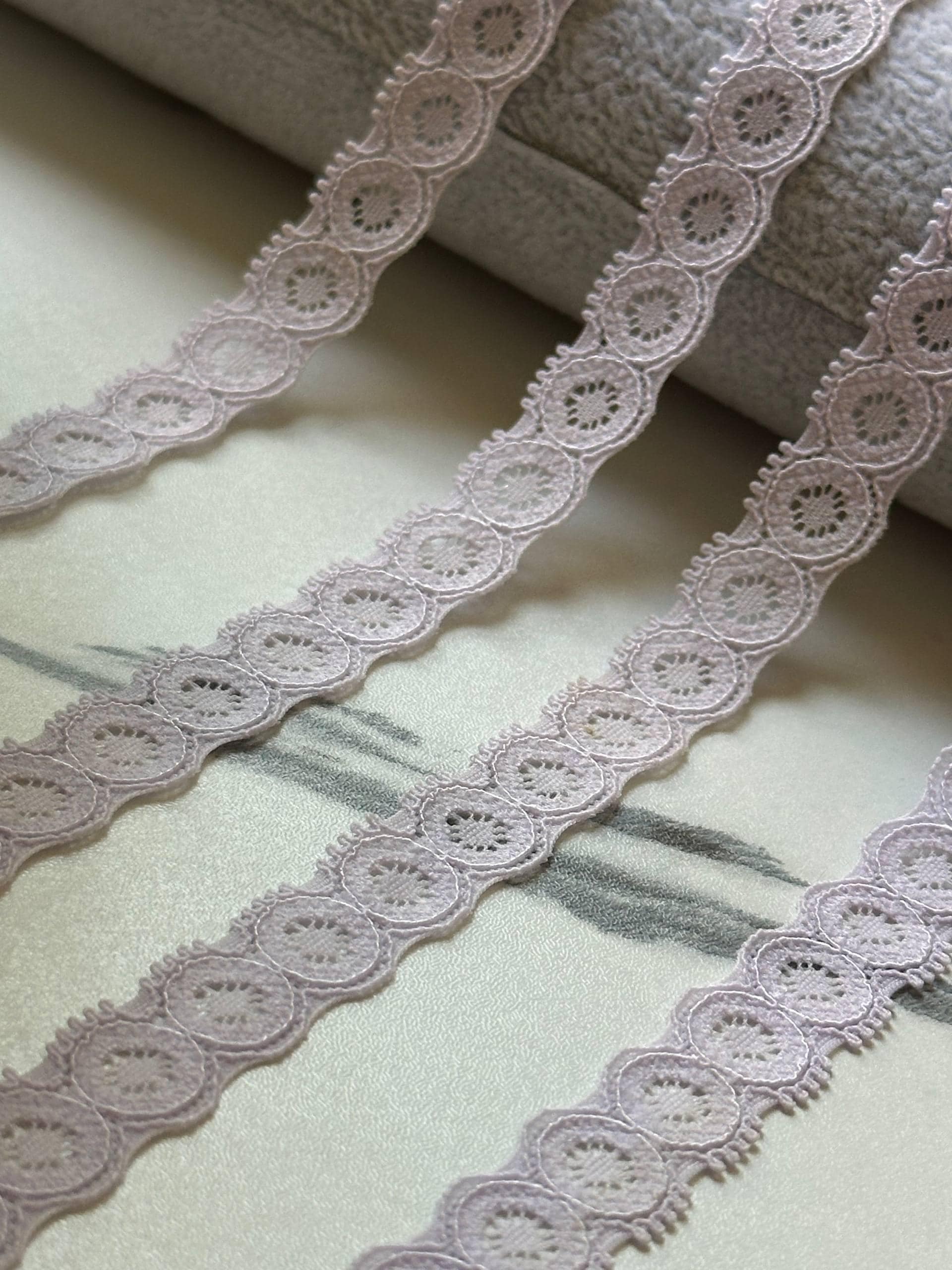 Soft Lilac Lavender Round Circle Daisy Stretch Eyelash Lace Trim by the Yard, Narrow Scalloped Elastic Ribbon, 0.5", Retail Wholesale Bulk