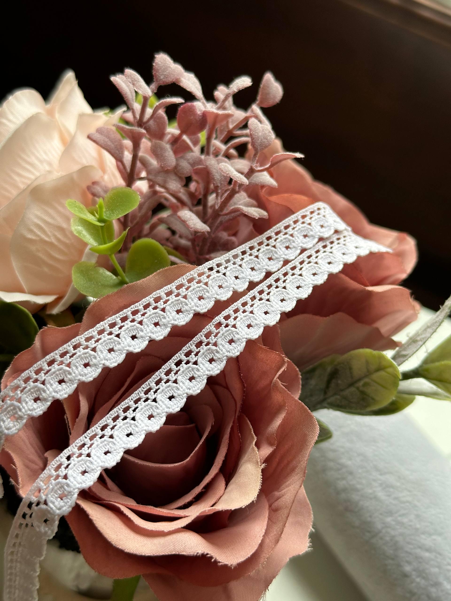 Classic Pure White Delicate Circle Eyelet Non Stretch Lace Trim by Yard, Narrow Scalloped Ribbon for Crafts, 0.75", Retail Wholesale Bulk