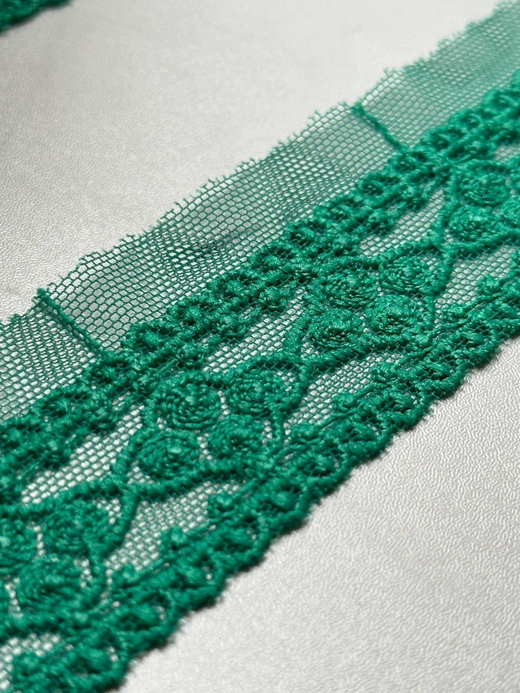 Christmas Emerald Green Mesh Embroidered Scalloped Lace Trim by the Yard, Vintage Floral Ribbon for Crafts, 1", Retail Wholesale Bulk