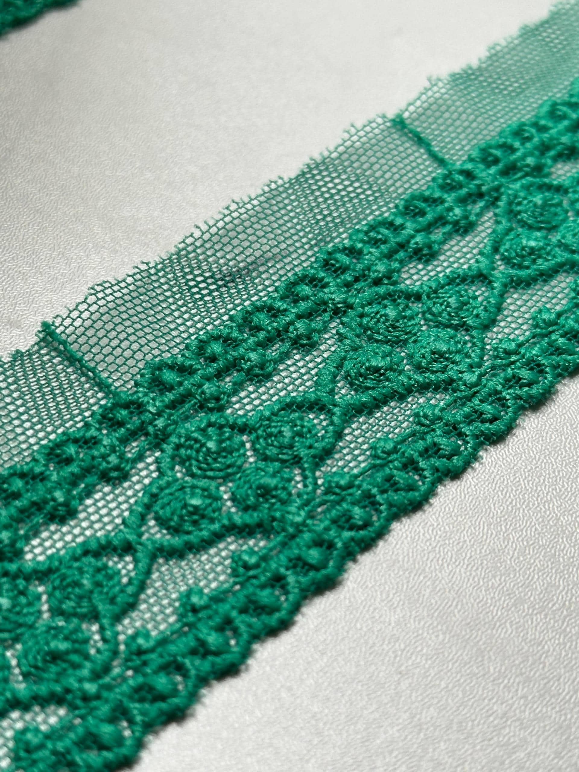 Christmas Emerald Green Mesh Embroidered Scalloped Lace Trim by the Yard, Vintage Floral Ribbon for Crafts, 1", Retail Wholesale Bulk
